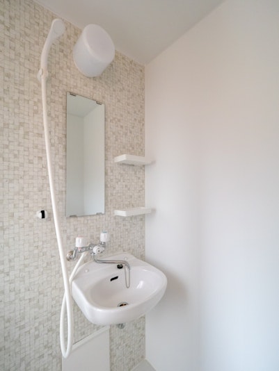 シャワー室は洗面室も兼ねてます(Simple Dresser @Shower-Room)