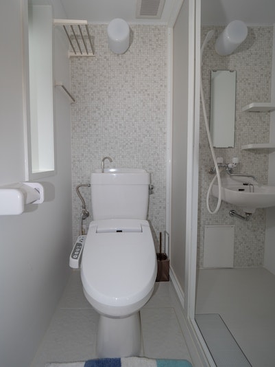 トイレ・シャワーは各室に個別完備(Shower & Toilette for Each Room)