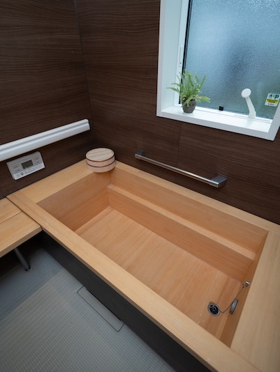 檜風呂はオプションで可能(Japanese Bath Open to Guest as an Opt
