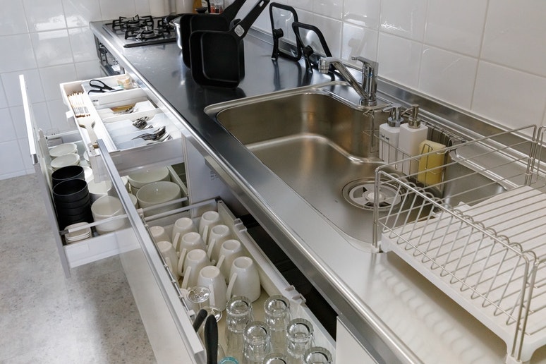 備え付けの食器となります