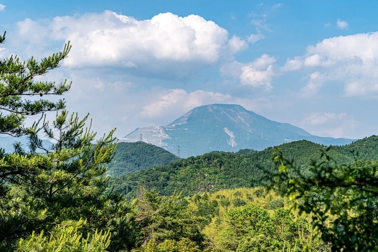 天気の良い日には伊吹山を望む絶景をお楽しみ頂けます