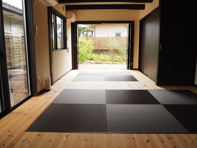 広々としたワンルームの様に使える琉球畳のおしゃれな4.5畳&6畳の和室