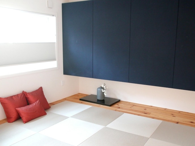 ・<B棟/寝室>8畳の和室は琉球畳が使われています