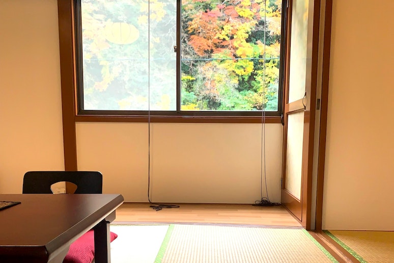 お部屋から見た紅葉。