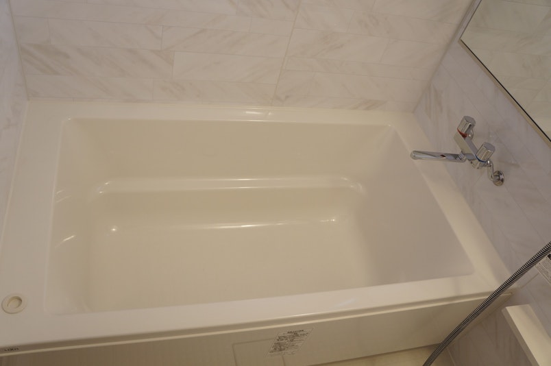 bath tub1