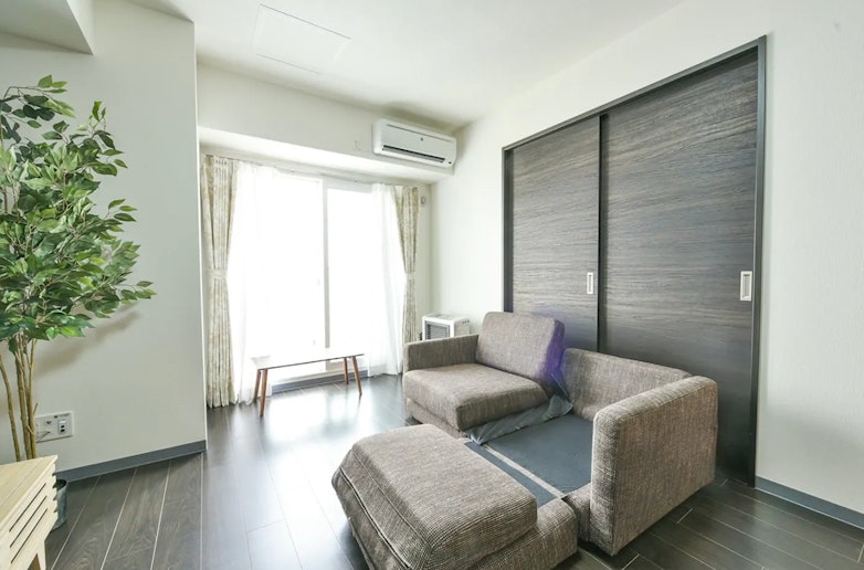 ソファは広げるとベッドになります