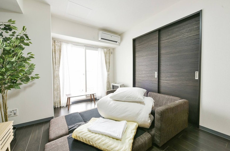 ソファは広げるとベッドになります