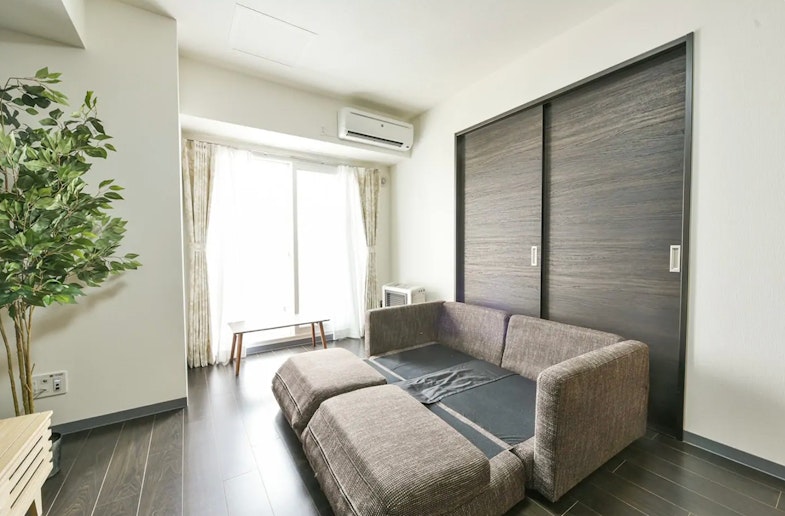 ソファは広げるとベッドになります