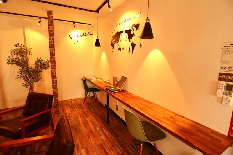 リビング WIFI完備しています。 デスクにコンセントもございます。