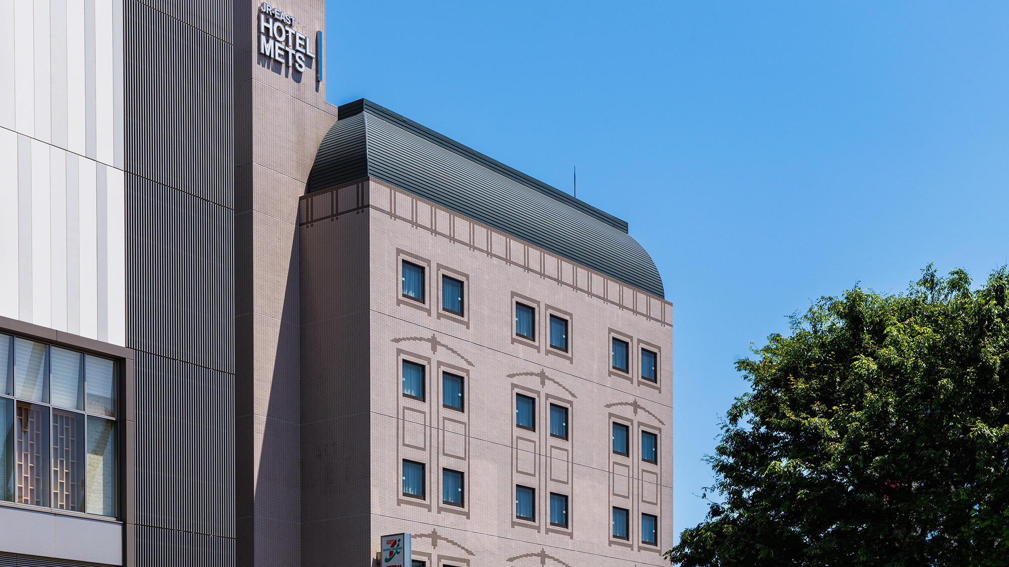 【外観】駅から徒歩1分