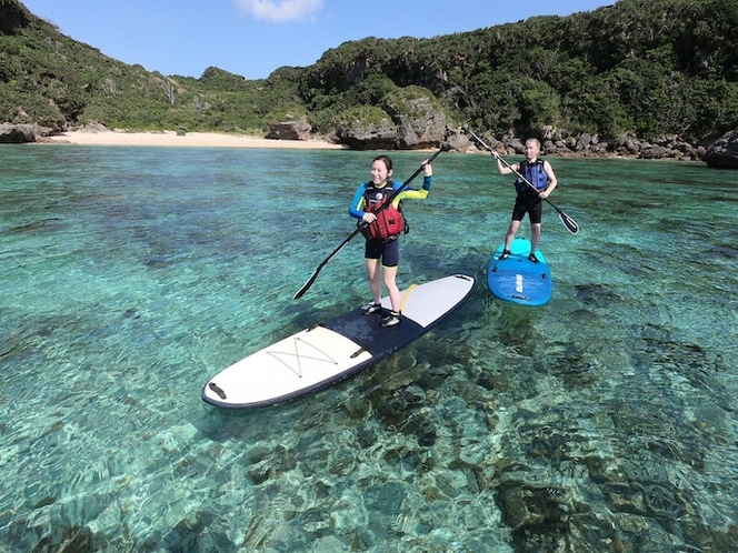 海中道路(車で5分)、浜比嘉島(車で10分)でSAPやカヤック楽しめます!