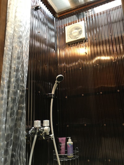 シャワールーム。湯船はありません。