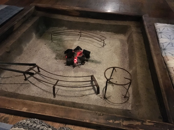 母屋では、囲炉裏体験も出来ます。