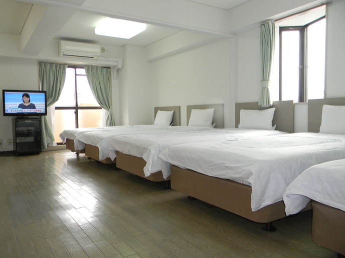 シングルベッド5台