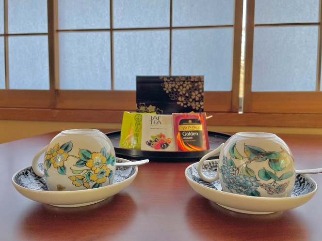 日本製九谷焼コーヒーカップ