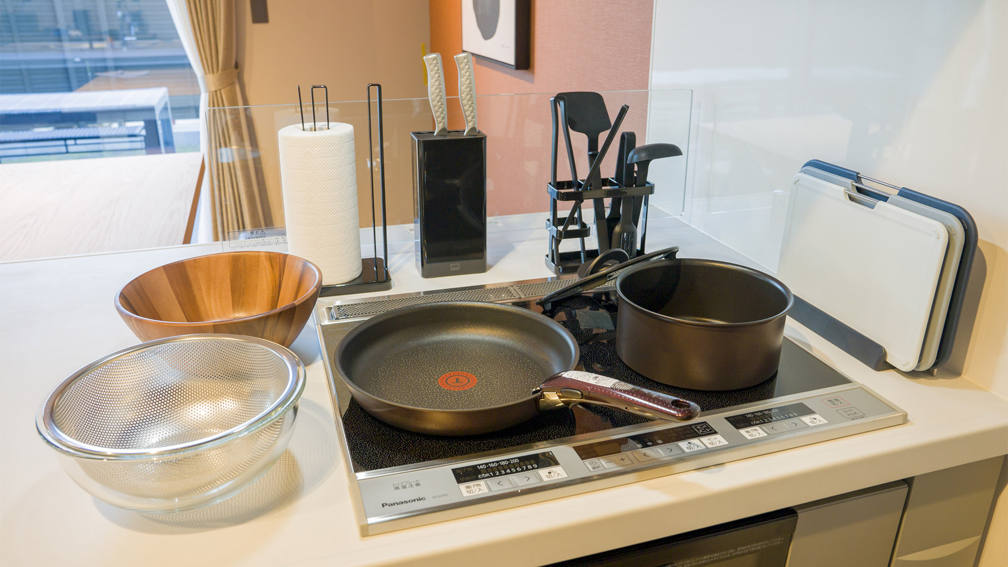 全室共通／3口IHコンロ、鍋、フライパン、その他調理器具