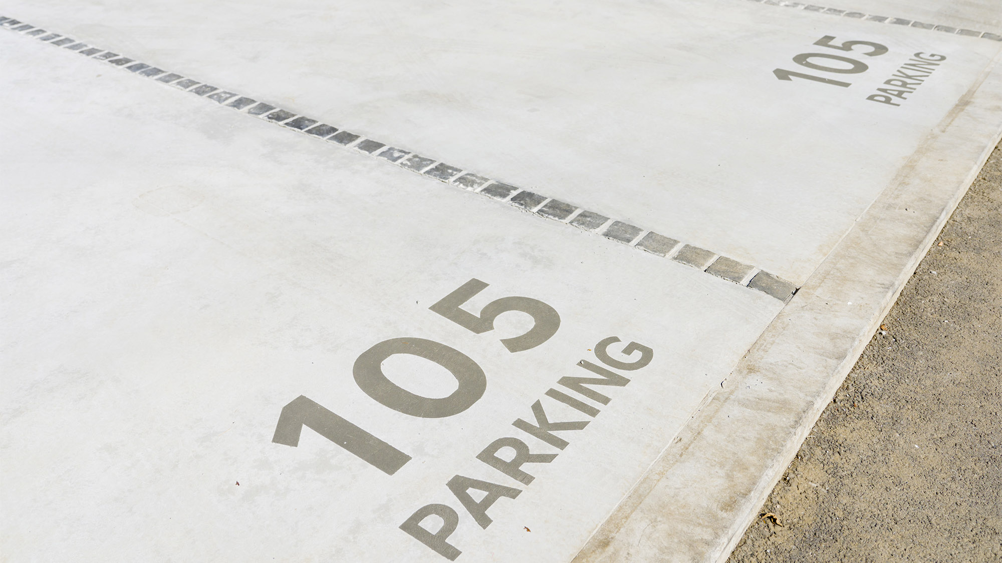 外観／駐車場は1棟につき2台分のスペース確保（無料）