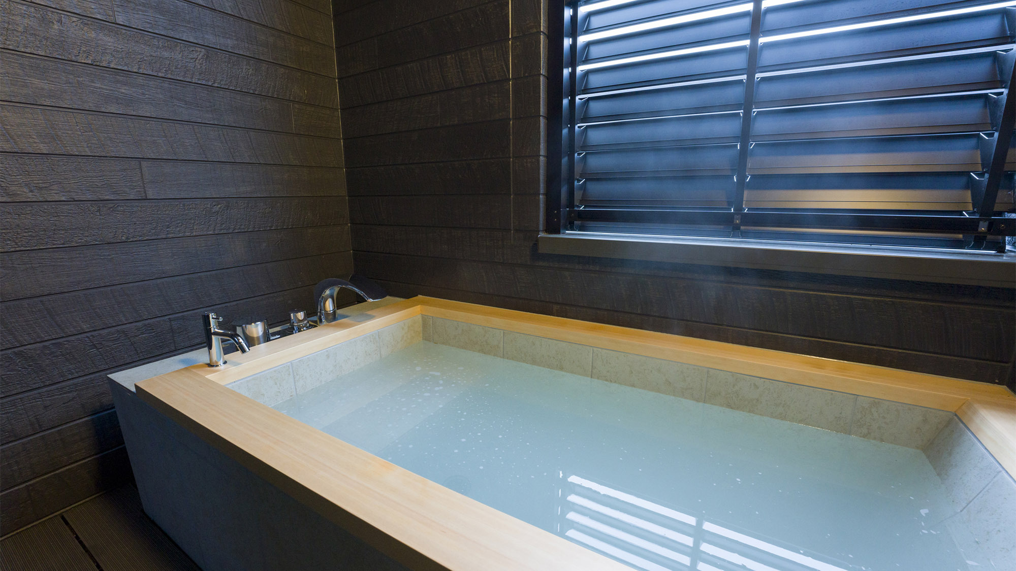 お風呂一例 / 乳白色の人工温泉