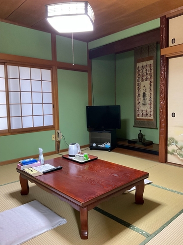 ・Room201和室8畳　2~3名定員　約13㎡　床の間付）・The Japanese Tatami