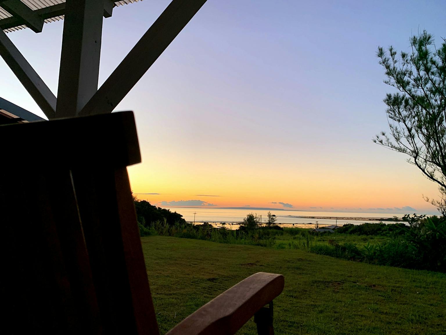 朝焼けと喜界島