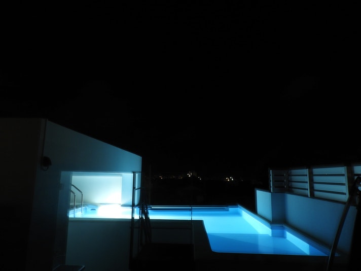 プール ※屋上照明は21時に自動消灯するため、屋上のご利用は20時30分までとなります。