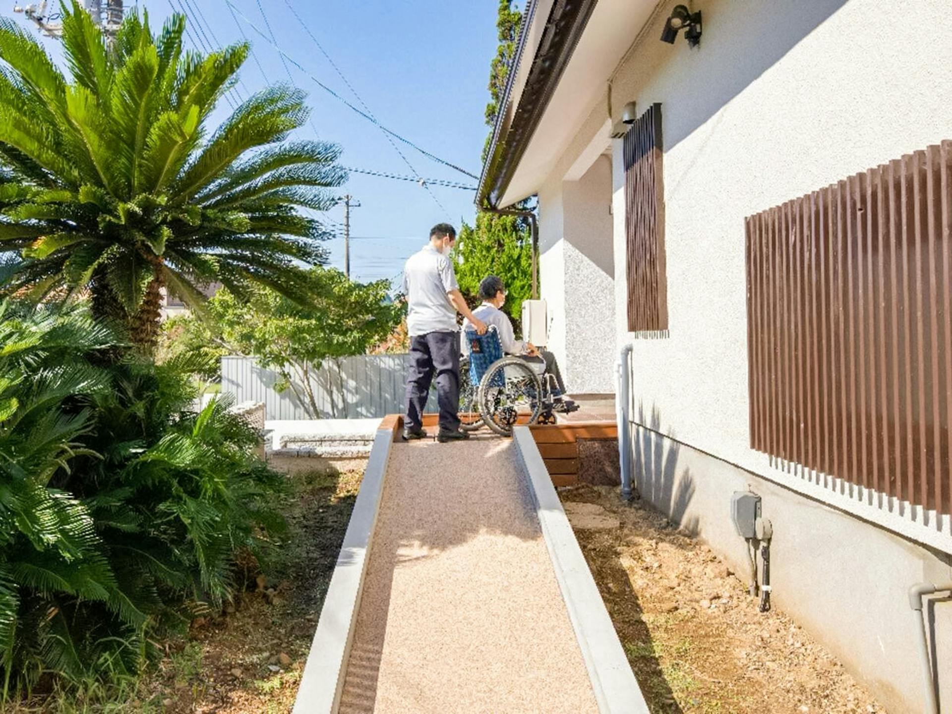 ・玄関までスロープがあります