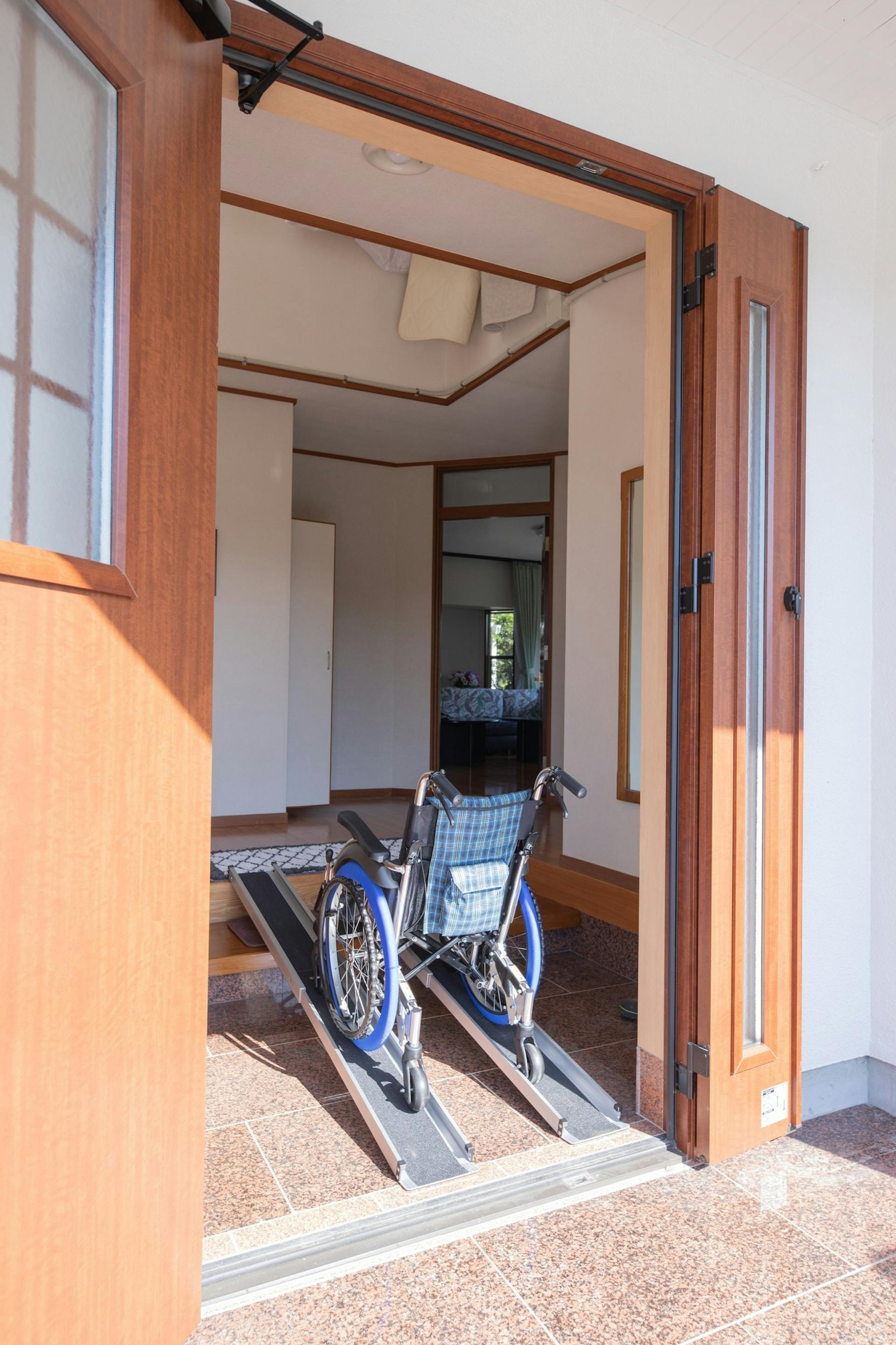 バリアフリー　館内へのスロープ