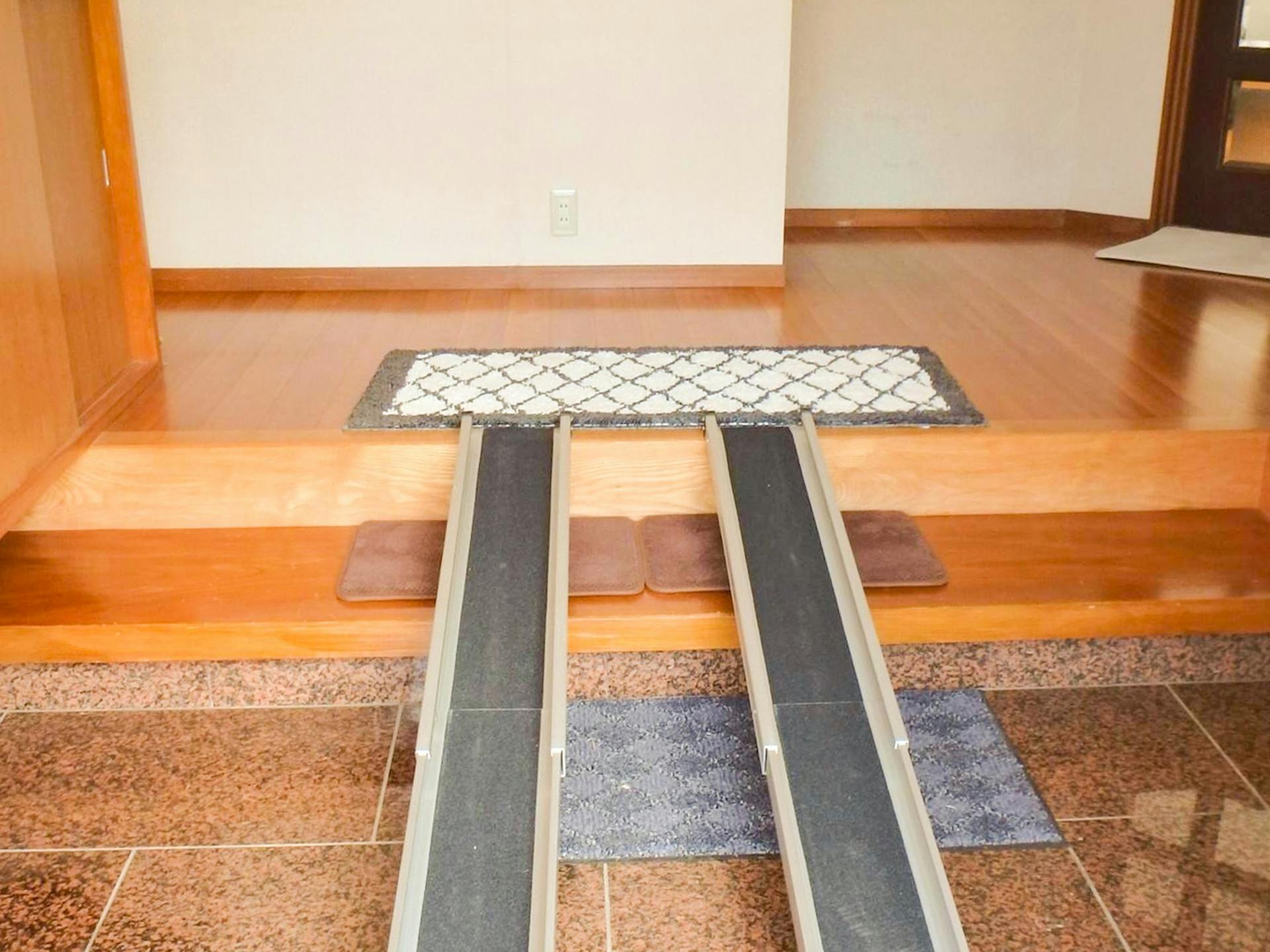 ・車椅子を降りることなく入室できます