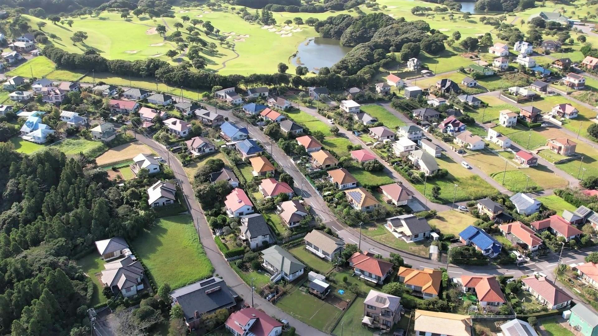 すぐ近くのゴルフ場 by Drone