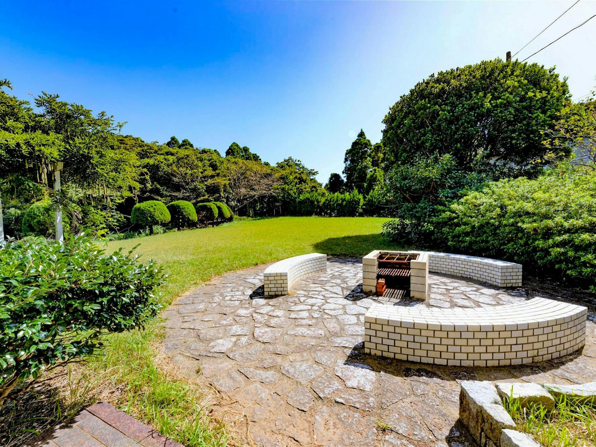 ・お庭にはBBQスペースがございます