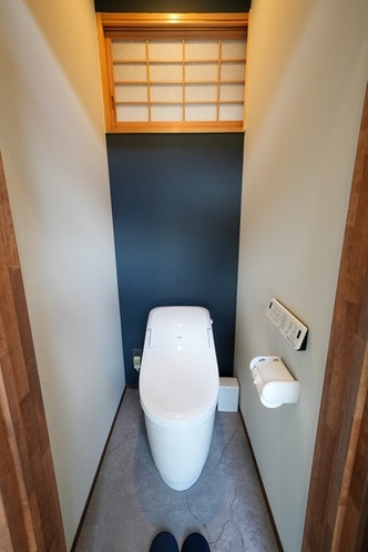 1階の洗面所・トイレ・シャワーブースは共用です。