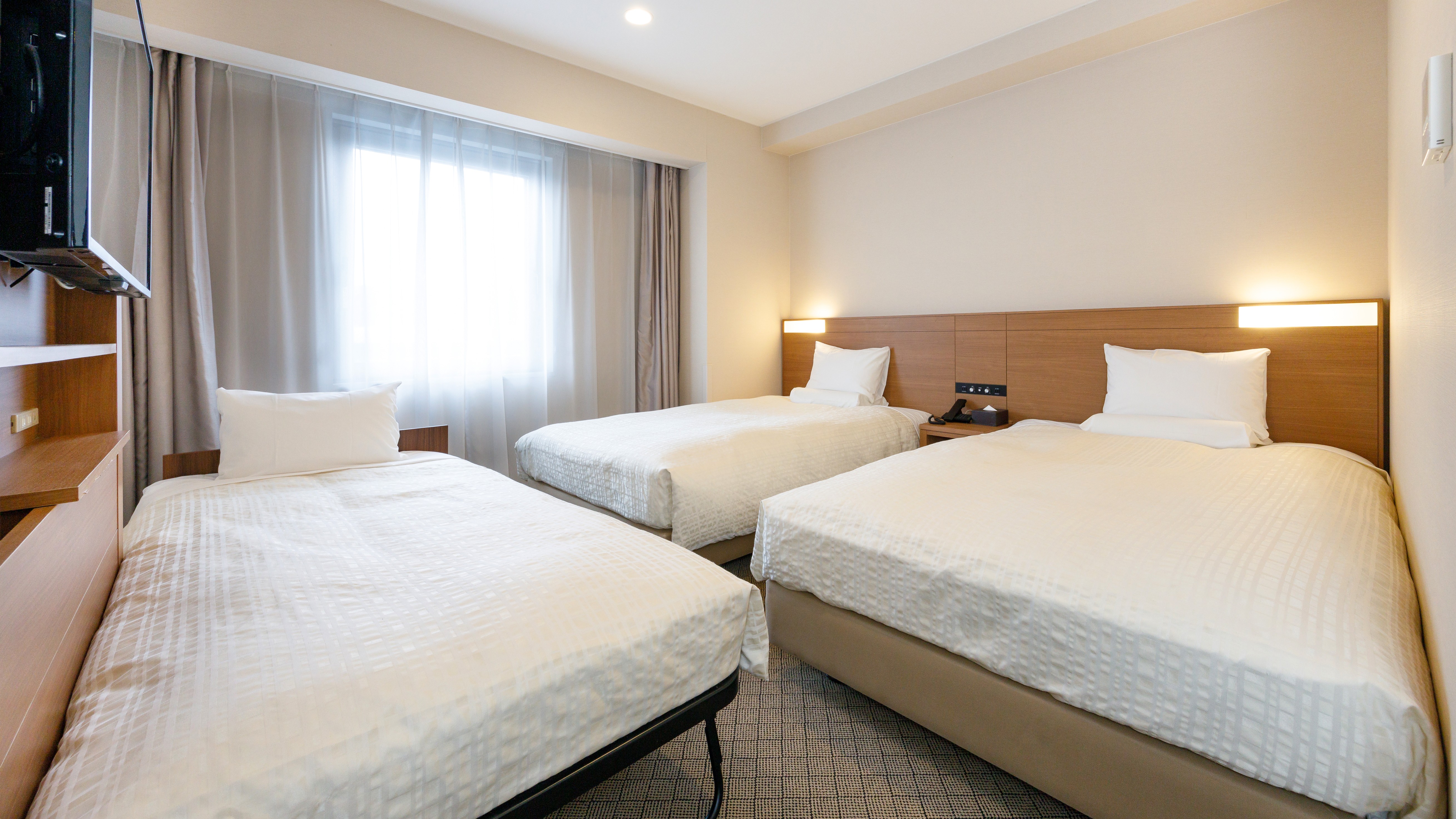 【ツイン+ エキストラベッド】20平米　ベッド：幅120cm&times;長さ195cm 2台 エキストラベッド