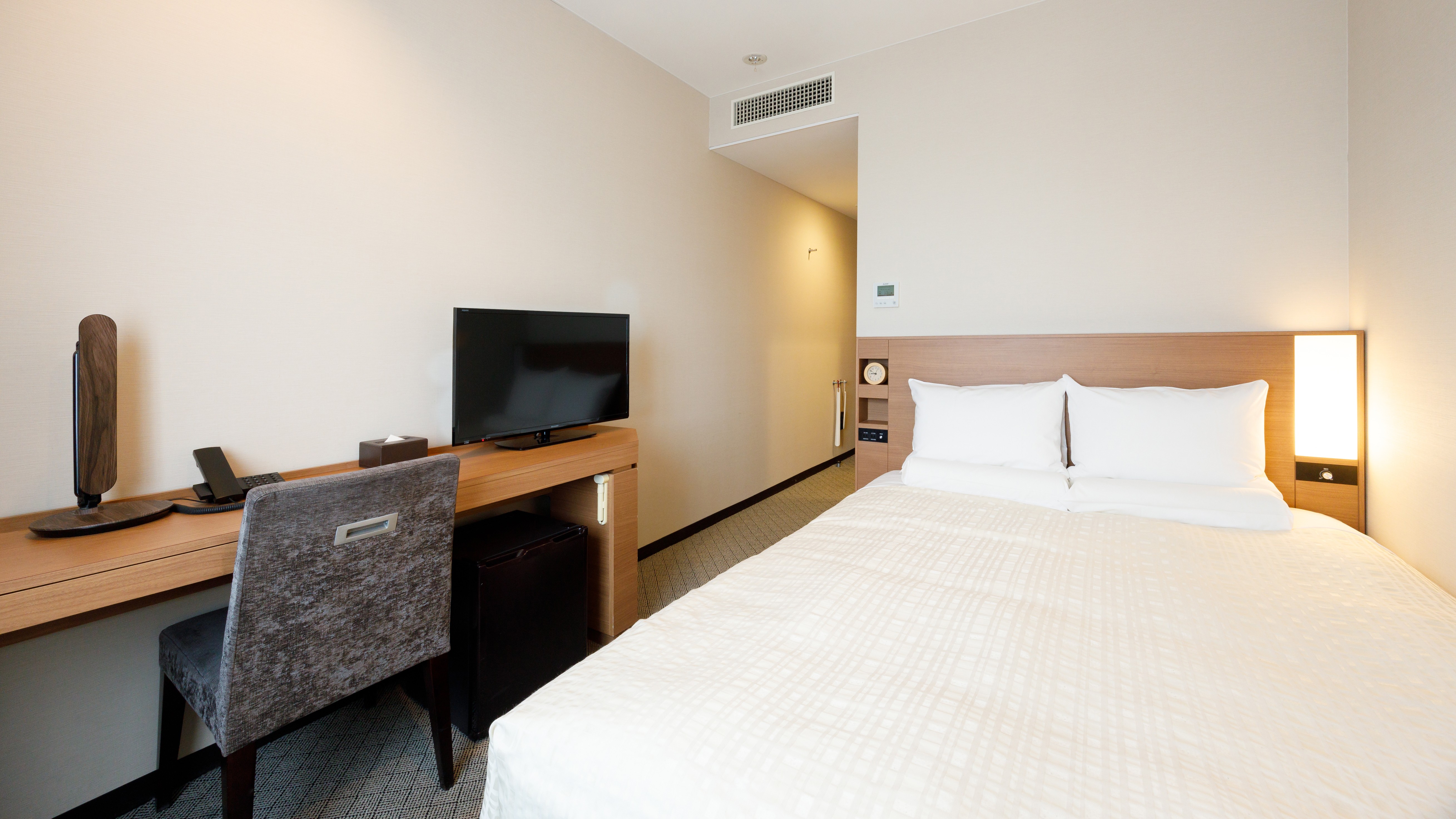 【シングル　ダブルユース】15平米　ベッド：幅140cm&times;長さ195cm 1台