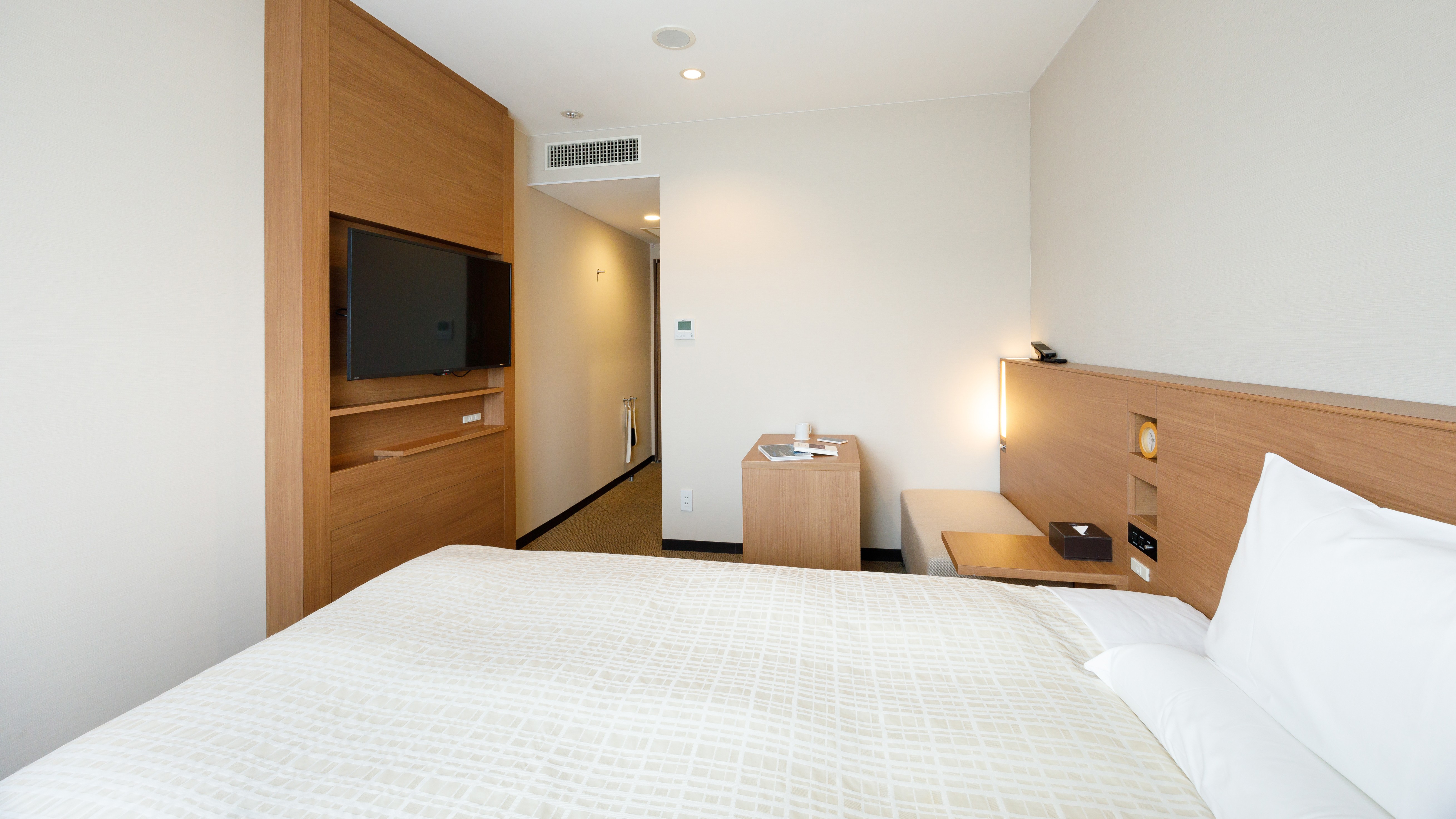 【デラックスシングル】17平米　ベッド：幅140cm&times;長さ205cm 1台