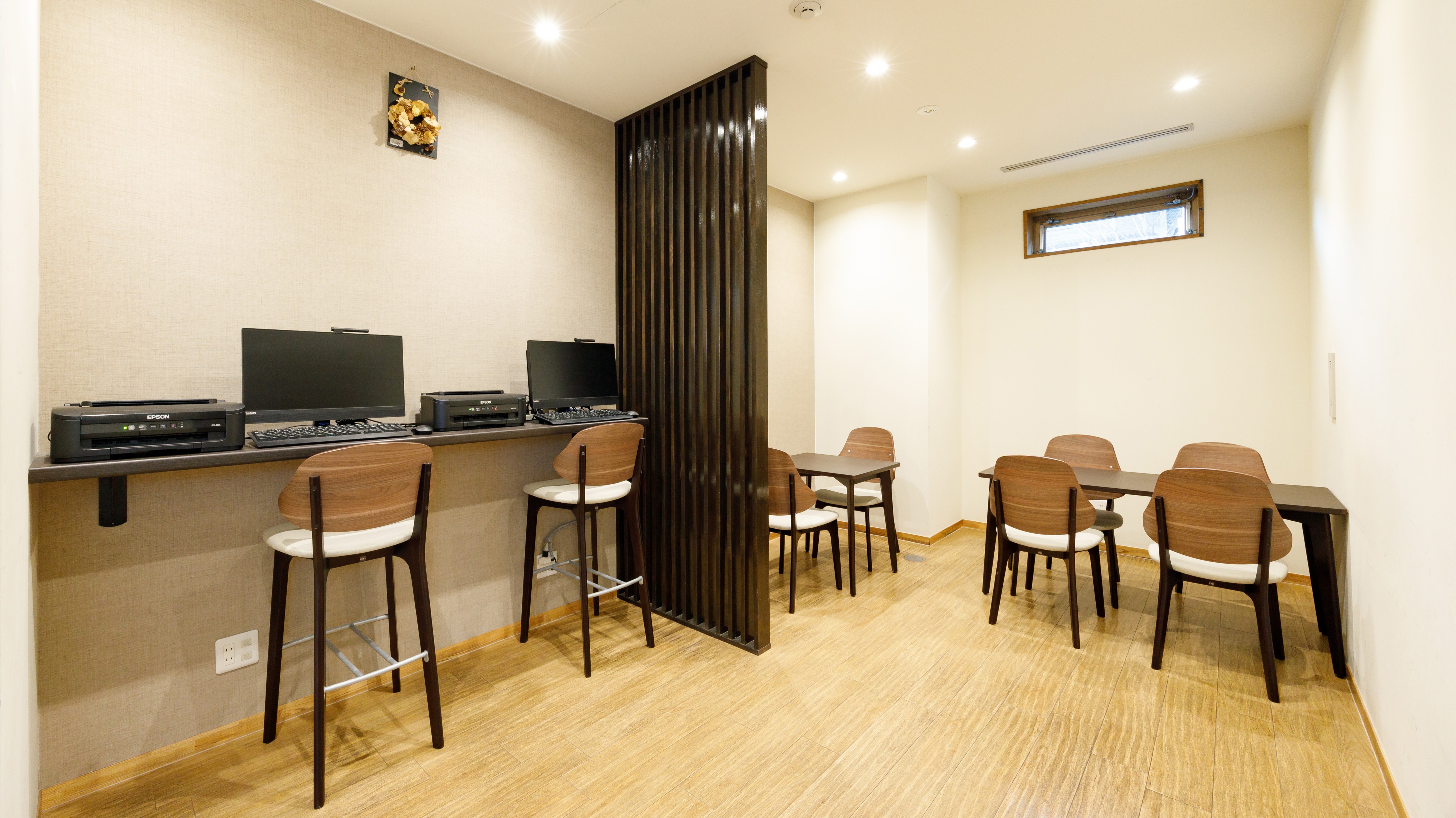 【館内設備　ビジネスラウンジ】