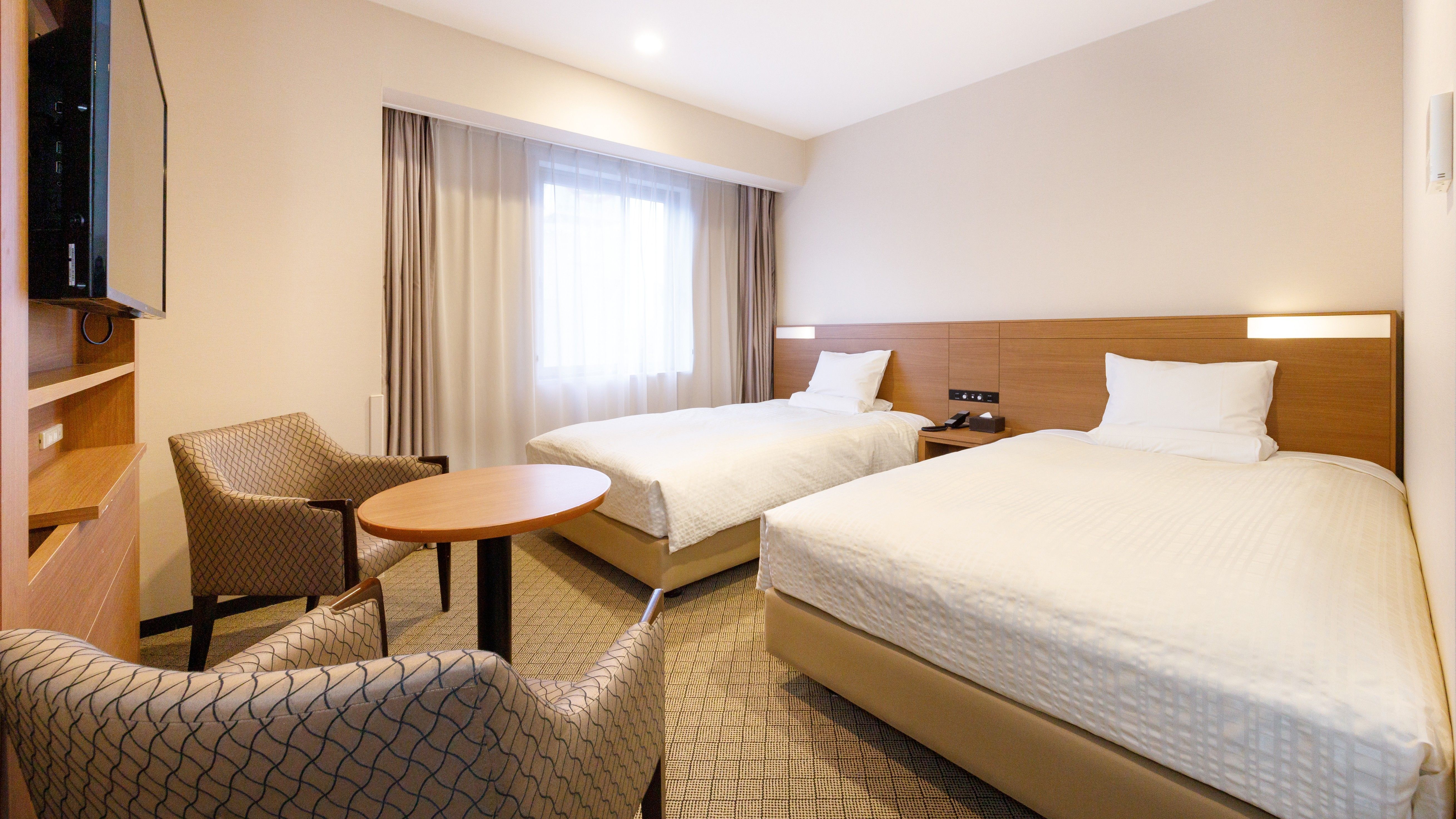 【ツイン】20平米　ベッド：幅120cm&times;長さ195cm 2台