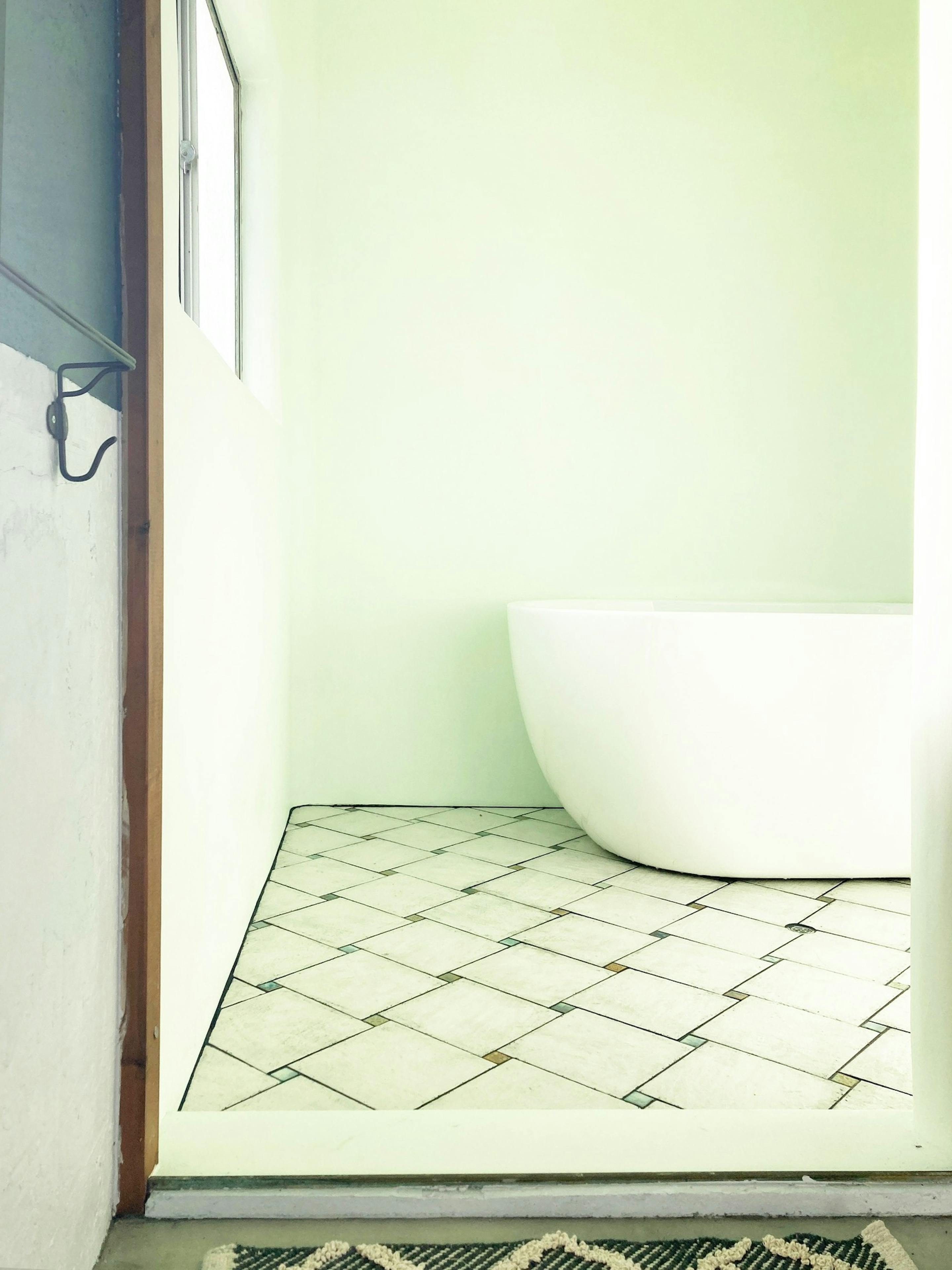 タイルや塗装はDIYです