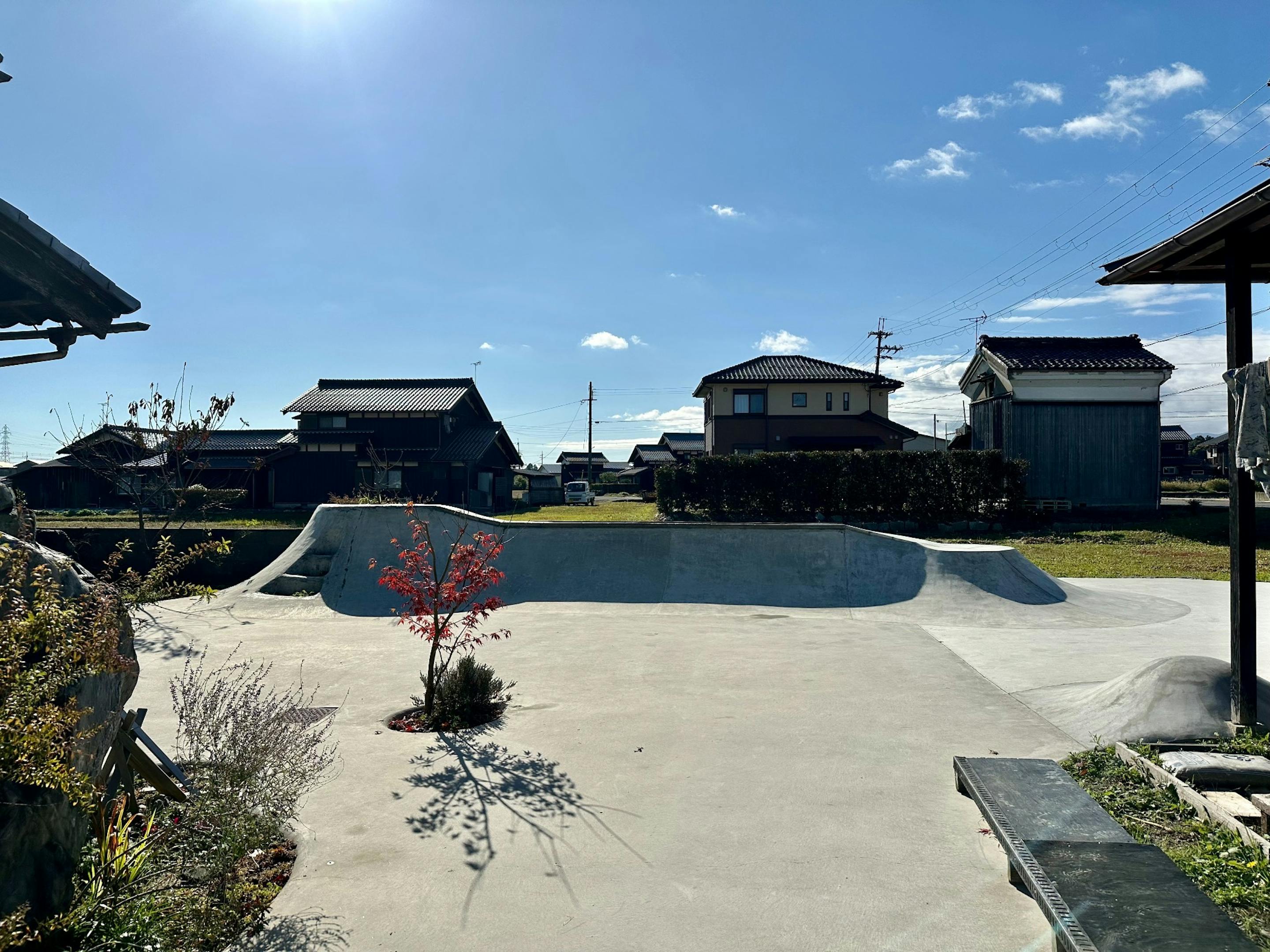 山脈のようなアールはH800mm、W4000mm、R2000mmのクォーター