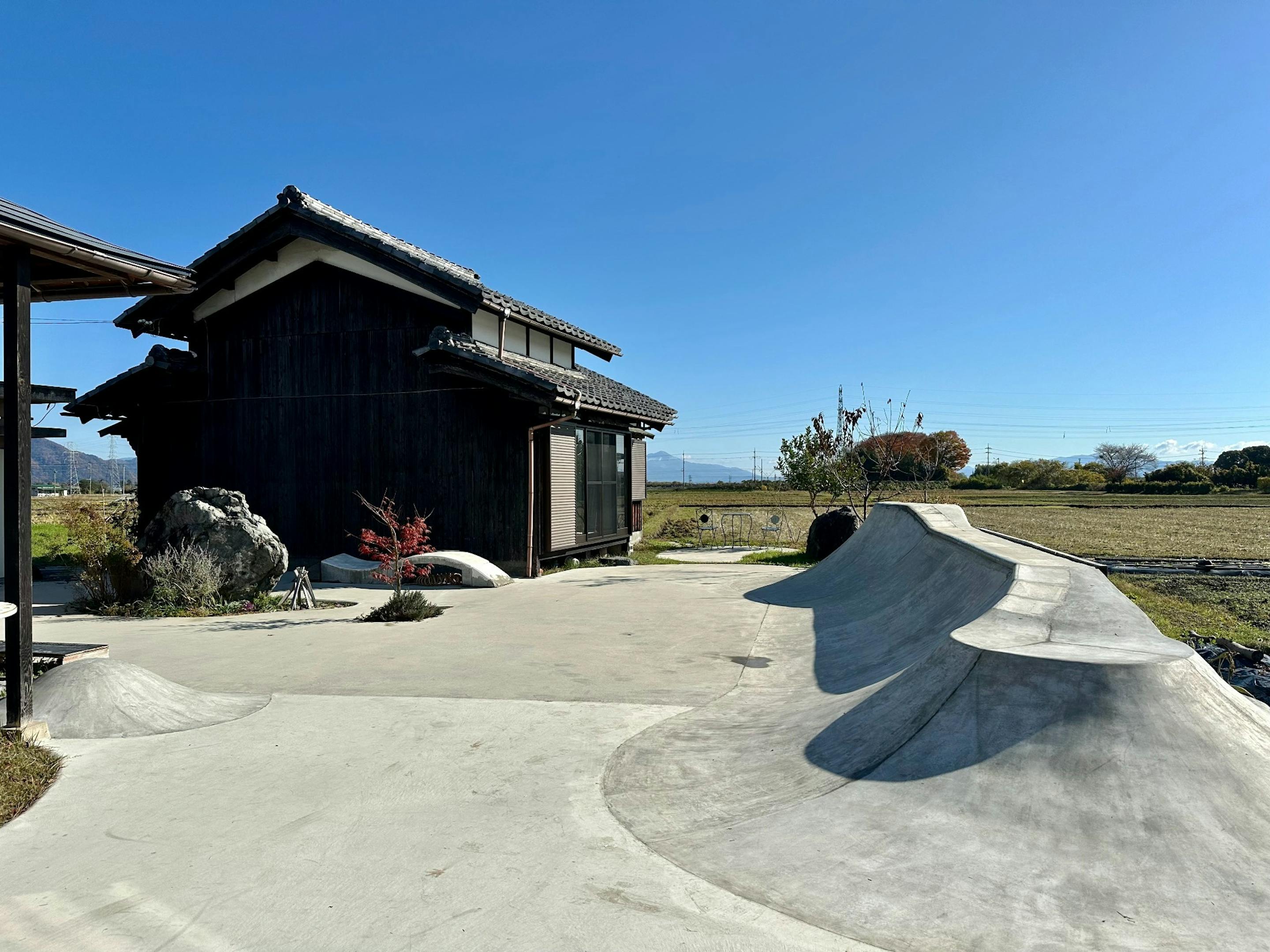 庭パークは製作中につき、画像とは異なる場合がございます。タイニースケートパークは全面駐車可能