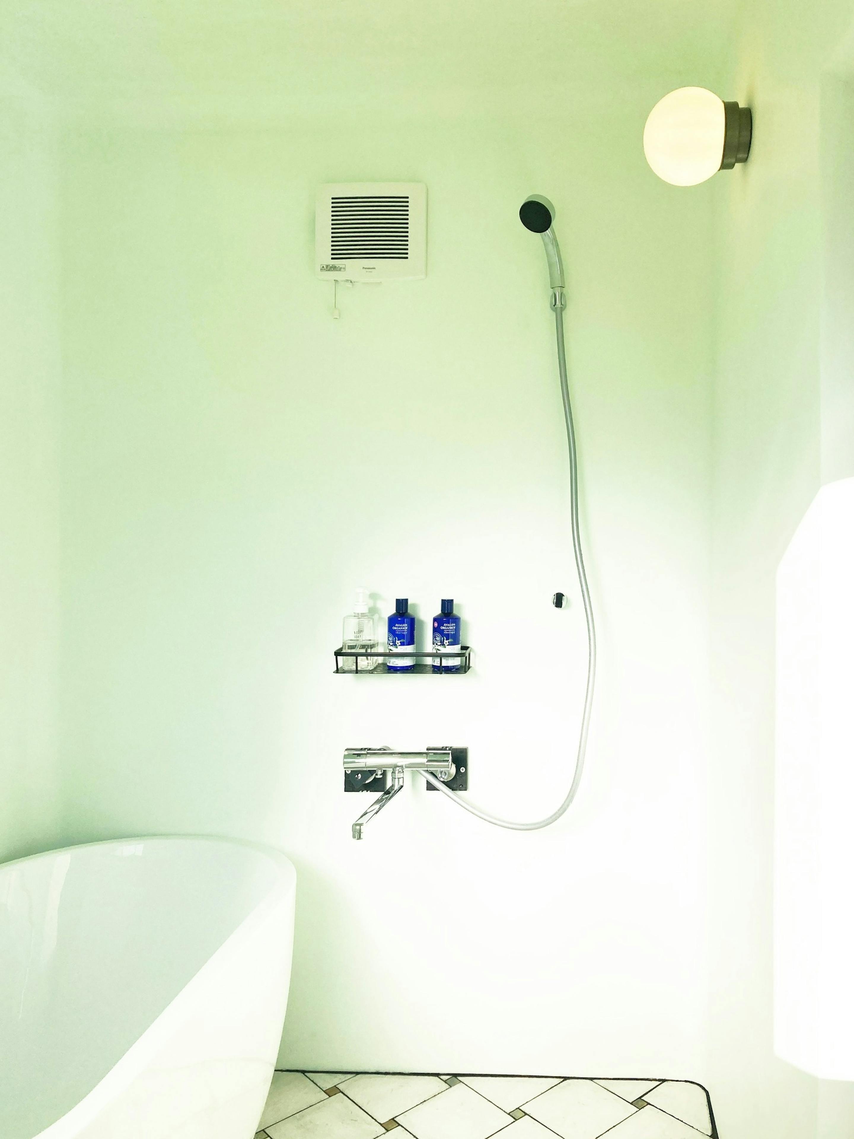 浴槽とシャワー