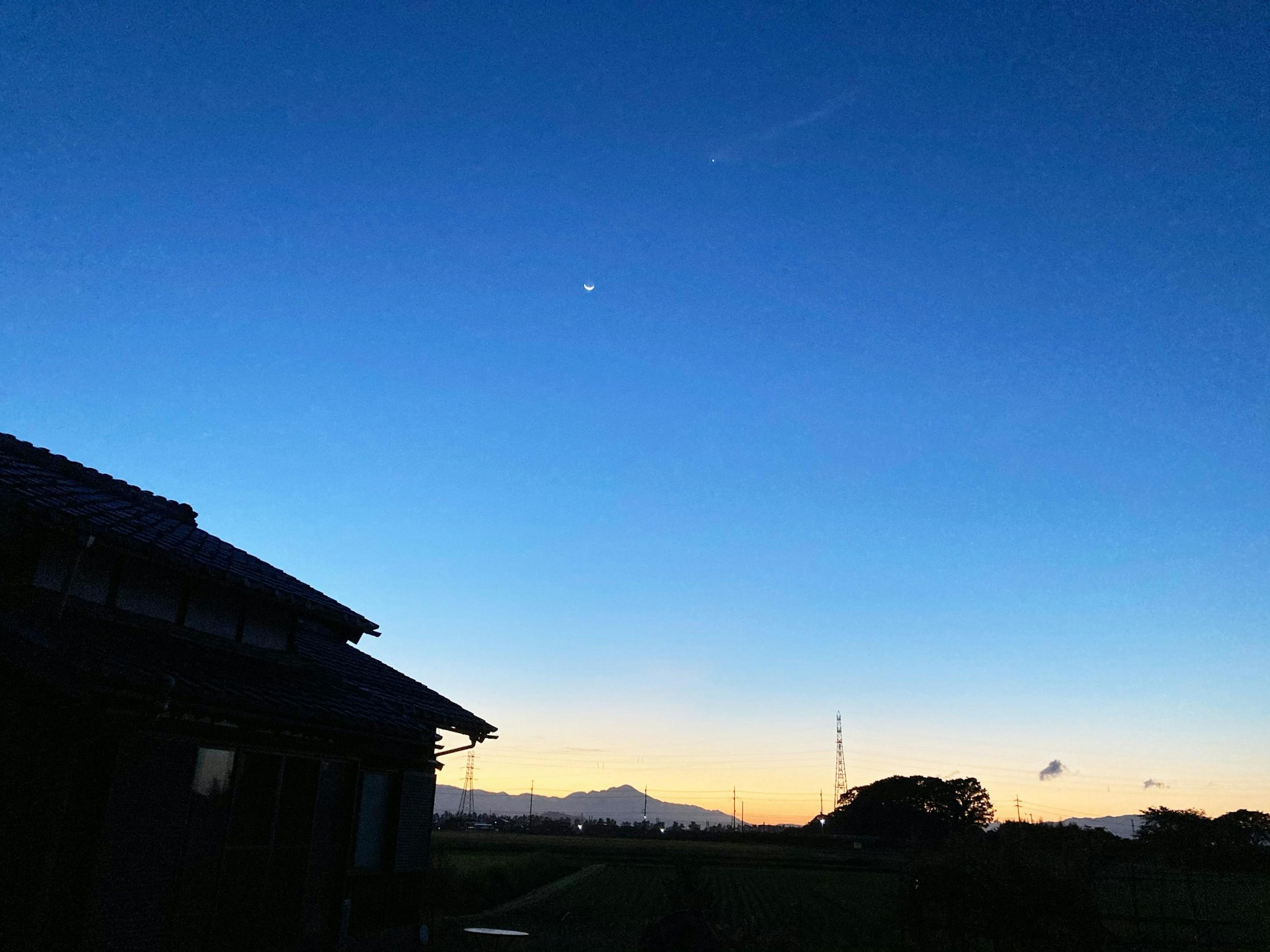 琵琶湖は望めませんが、湖畔の松並木に伊吹山と竹生島が望めます