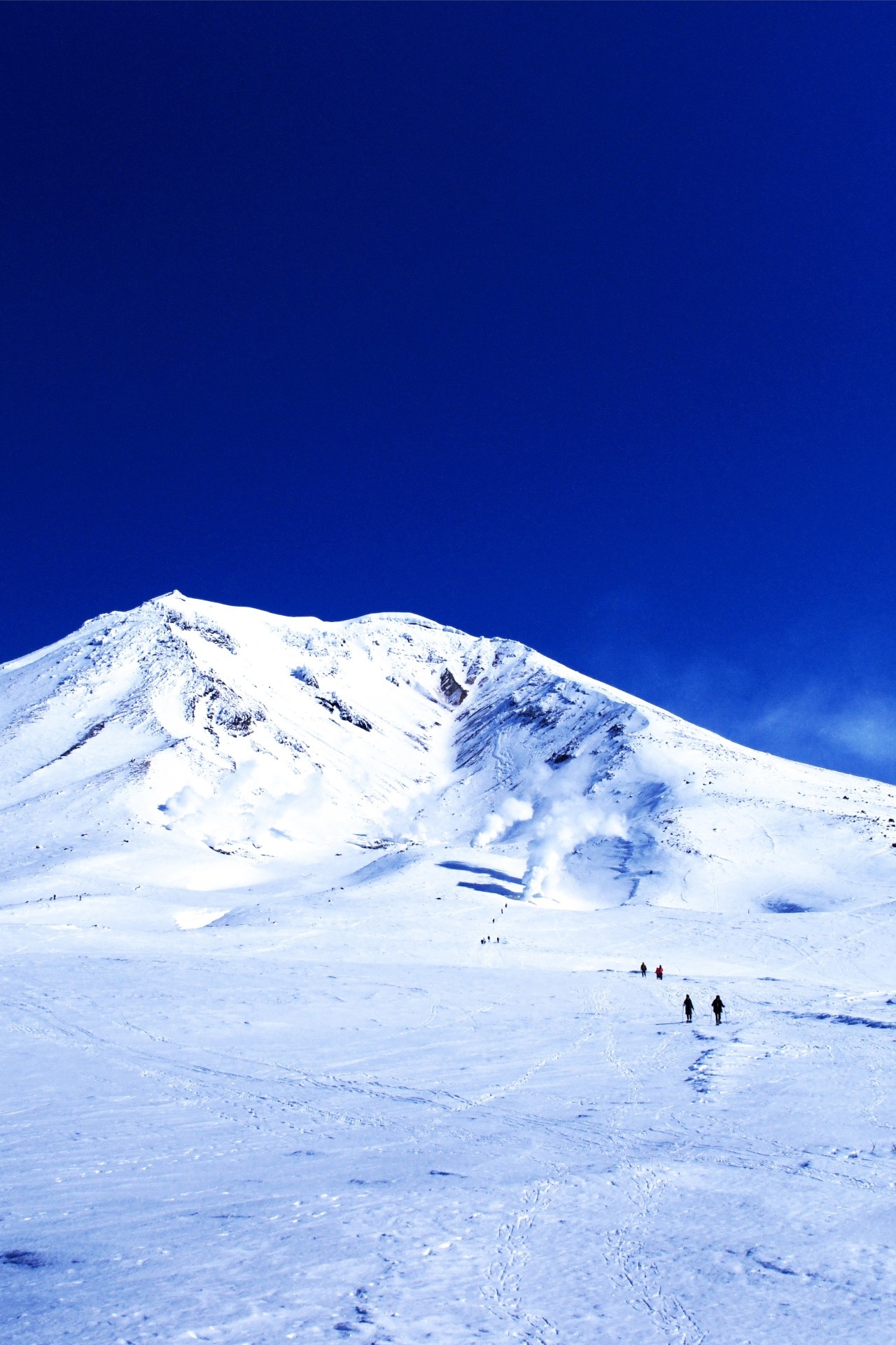 冬：雪山登山やパウダースノーを味わえます