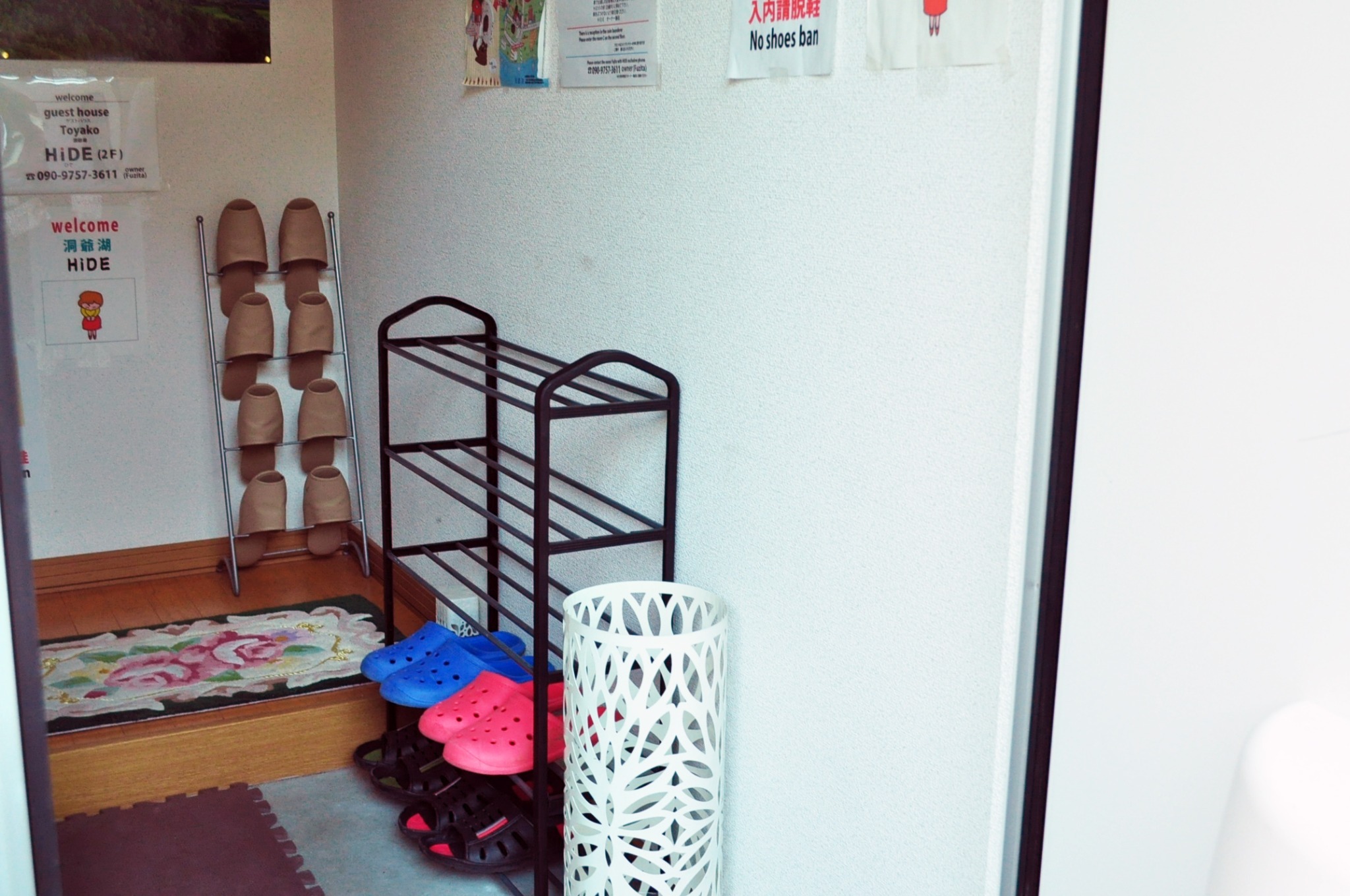 玄関（客室は階段上って2階です）