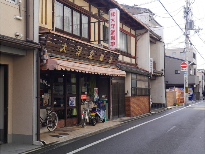 アパート手前の町並み