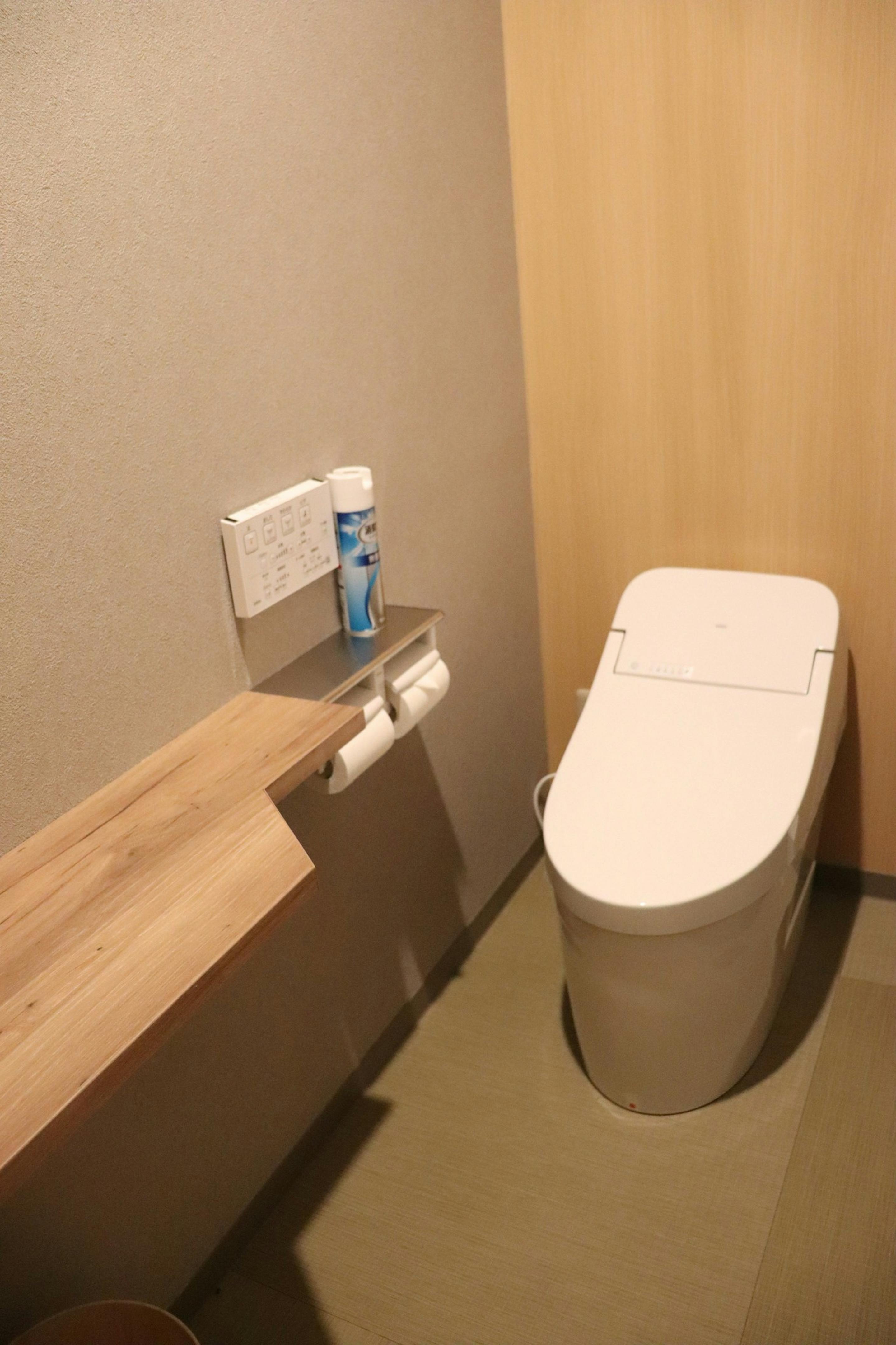 御手洗は部屋内にございます。