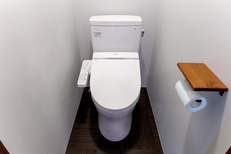 トイレには温水洗浄暖房機能付き便座