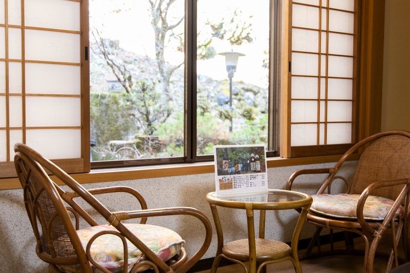 裏庭が眺められます。ゆっくりと静かな時間をお過ごし下さい。