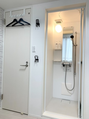 Toilet and shower room/厕所和浴室