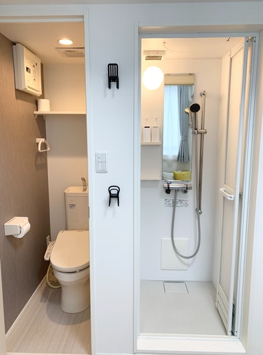 Toilet and shower room/厕所和浴室