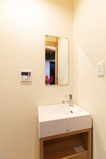 Bathroom❷ Located on the 1F.